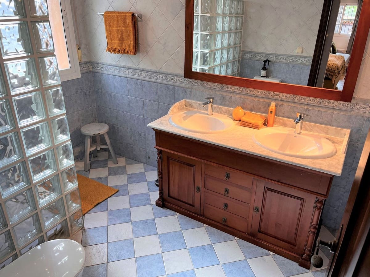 4 bedroom Villa for sale in Alhaurin el Grande with pool garage - € 845,000 (Ref: 10041668)