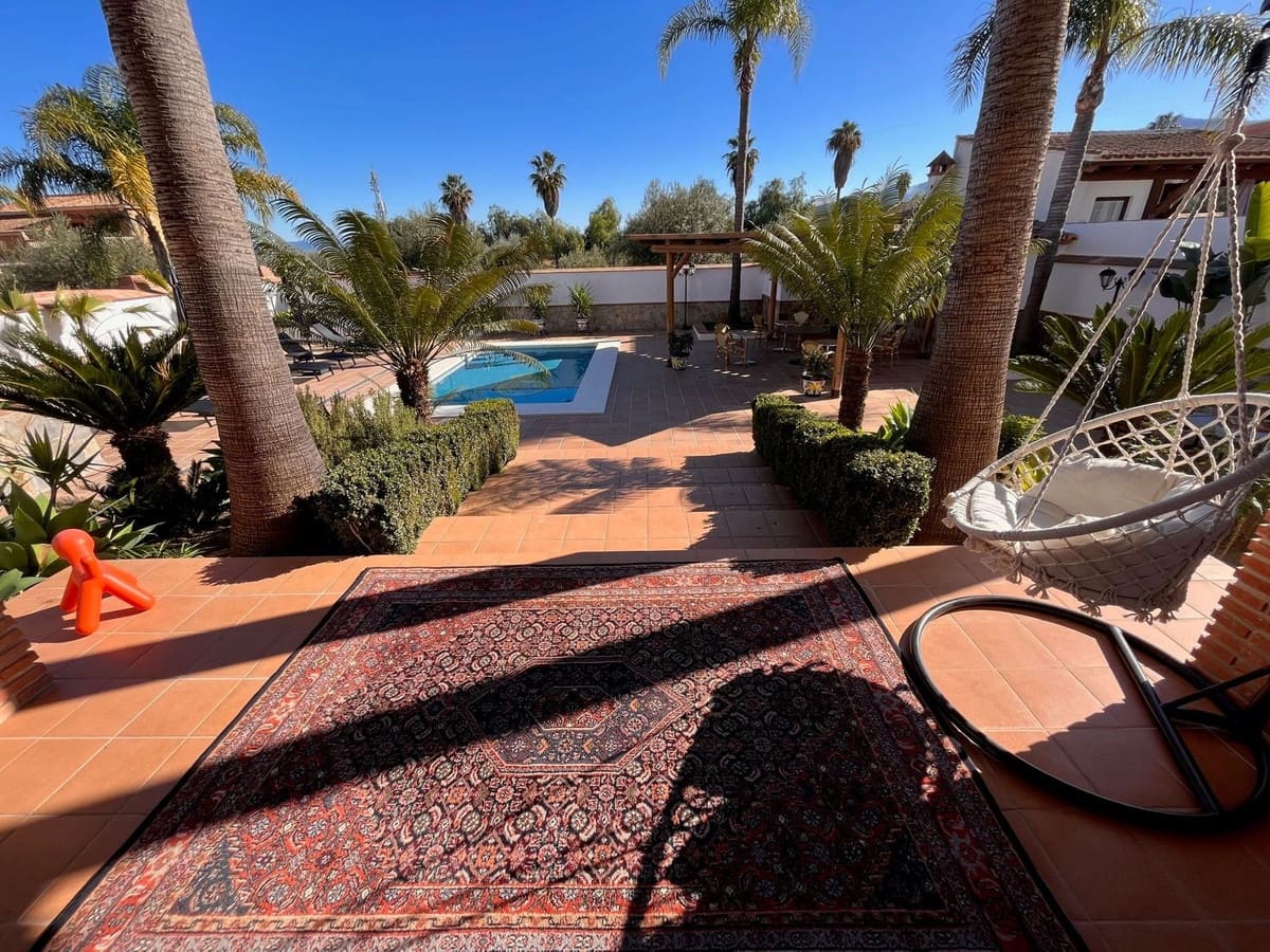4 bedroom Villa for sale in Alhaurin el Grande with pool garage - € 845,000 (Ref: 10041668)