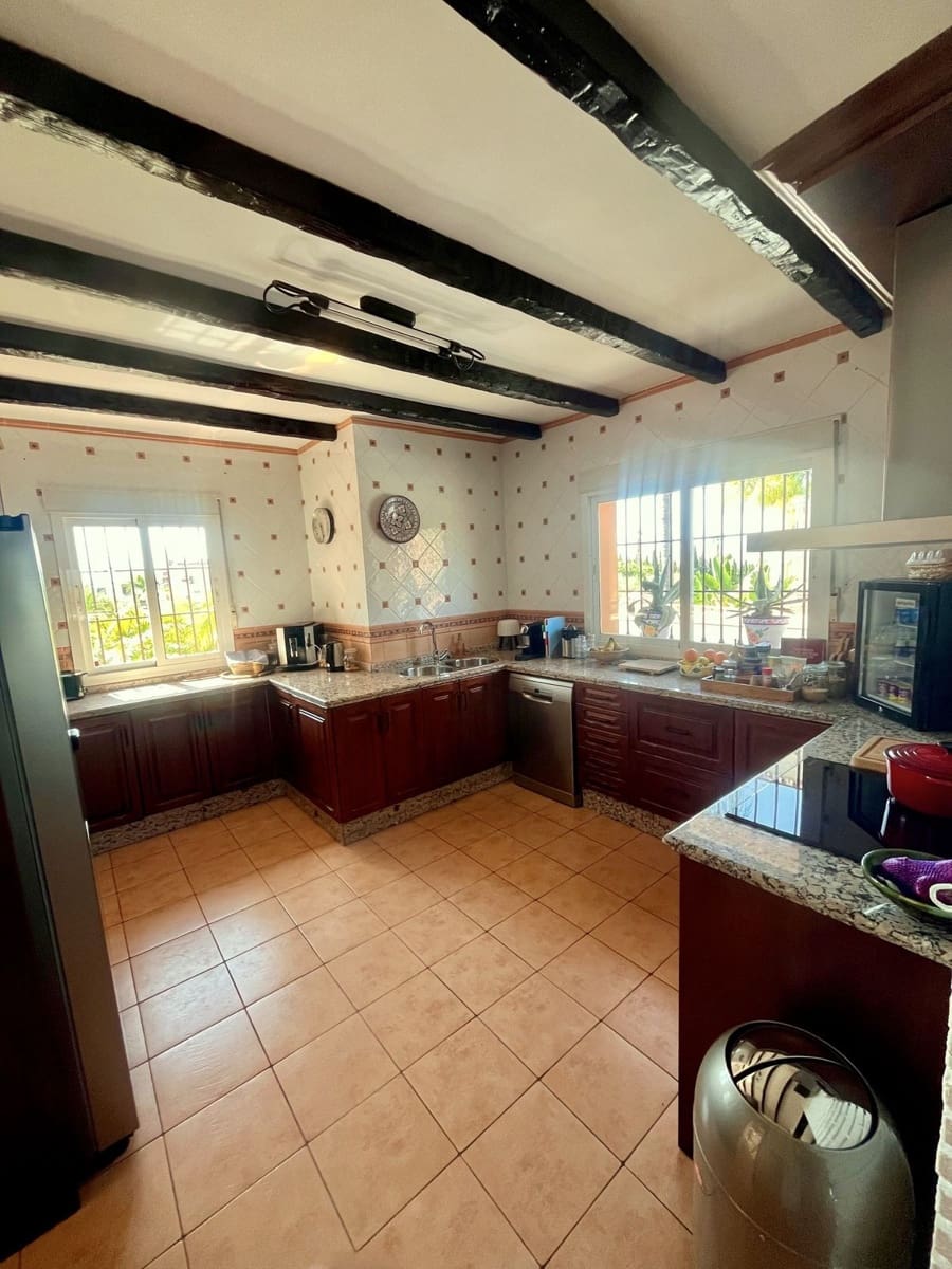 4 bedroom Villa for sale in Alhaurin el Grande with pool garage - € 845,000 (Ref: 10041668)