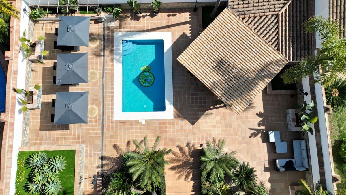 4 bedroom Villa for sale in Alhaurin el Grande with pool garage - € 845,000 (Ref: 10041668)