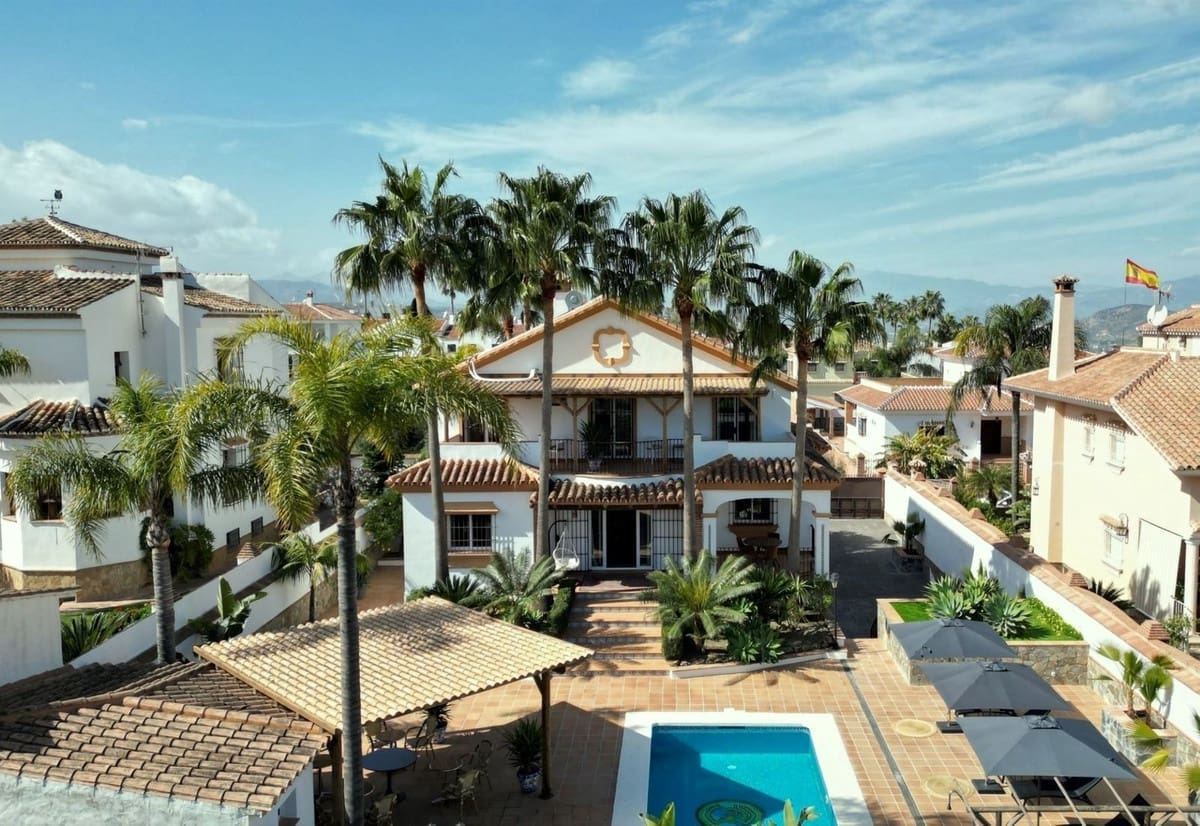 4 bedroom Villa for sale in Alhaurin el Grande with pool garage - € 845,000 (Ref: 10041668)