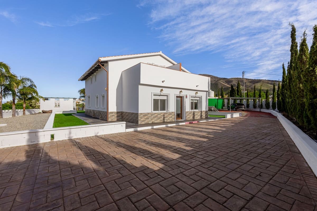 6 Zimmer Villa zu verkaufen in Alhaurin el Grande mit Pool Garage - 755.000 € (Ref: 10041672)