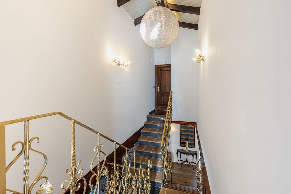 6 Zimmer Villa zu verkaufen in Alhaurin el Grande mit Pool Garage - 755.000 € (Ref: 10041672)