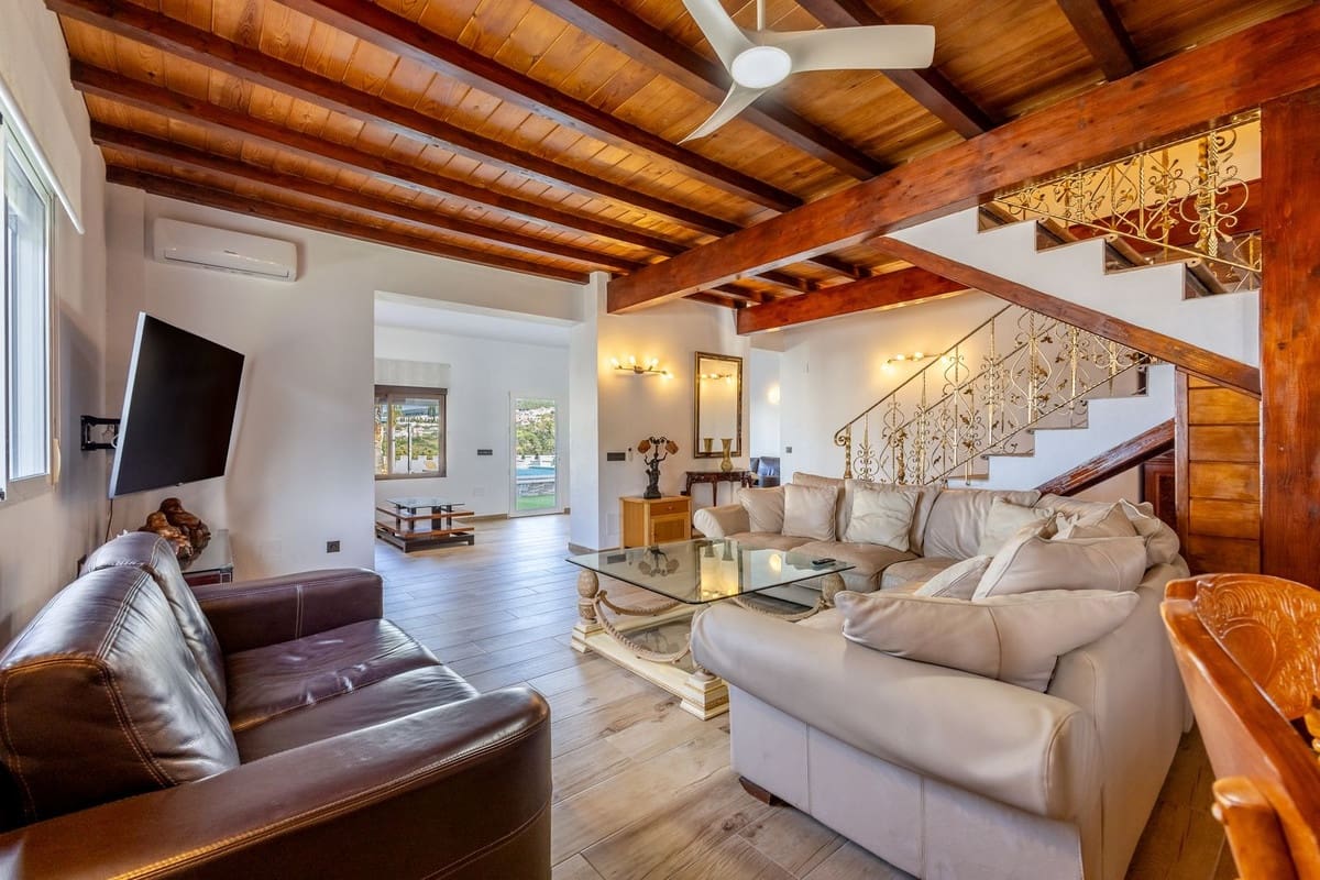 6 Zimmer Villa zu verkaufen in Alhaurin el Grande mit Pool Garage - 755.000 € (Ref: 10041672)