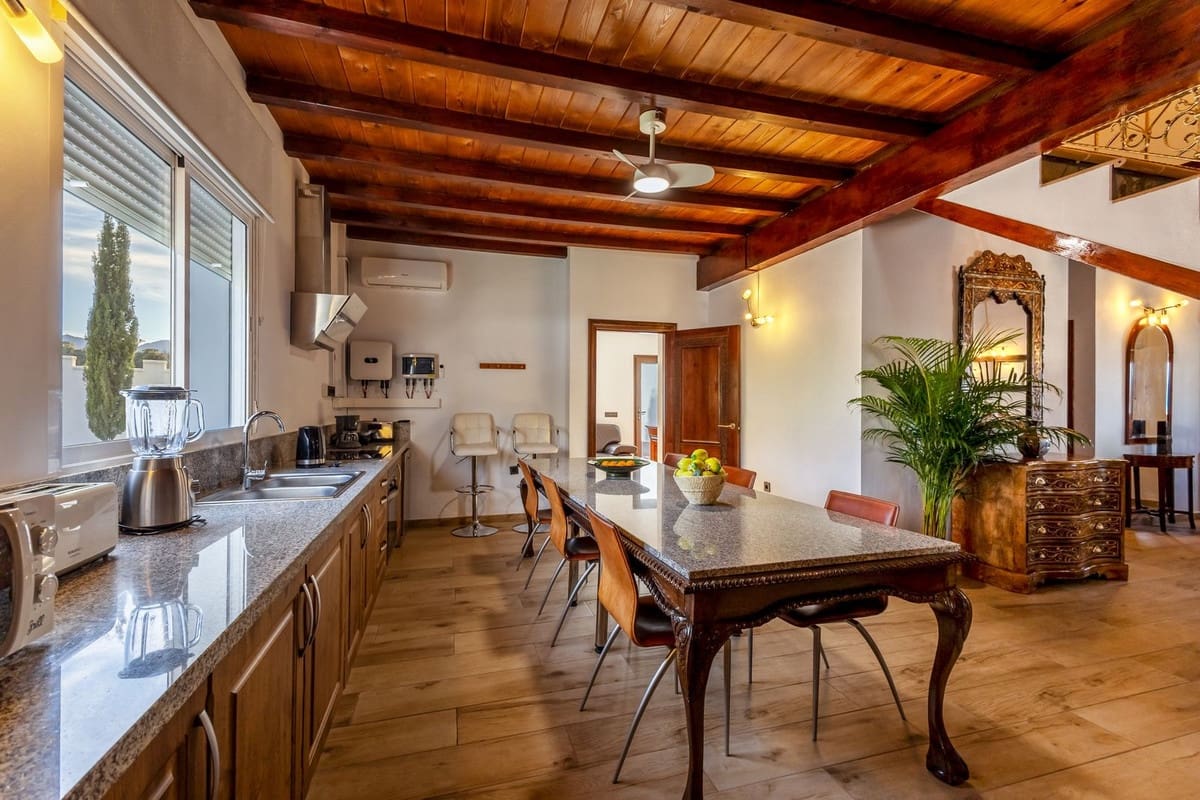 6 Zimmer Villa zu verkaufen in Alhaurin el Grande mit Pool Garage - 755.000 € (Ref: 10041672)