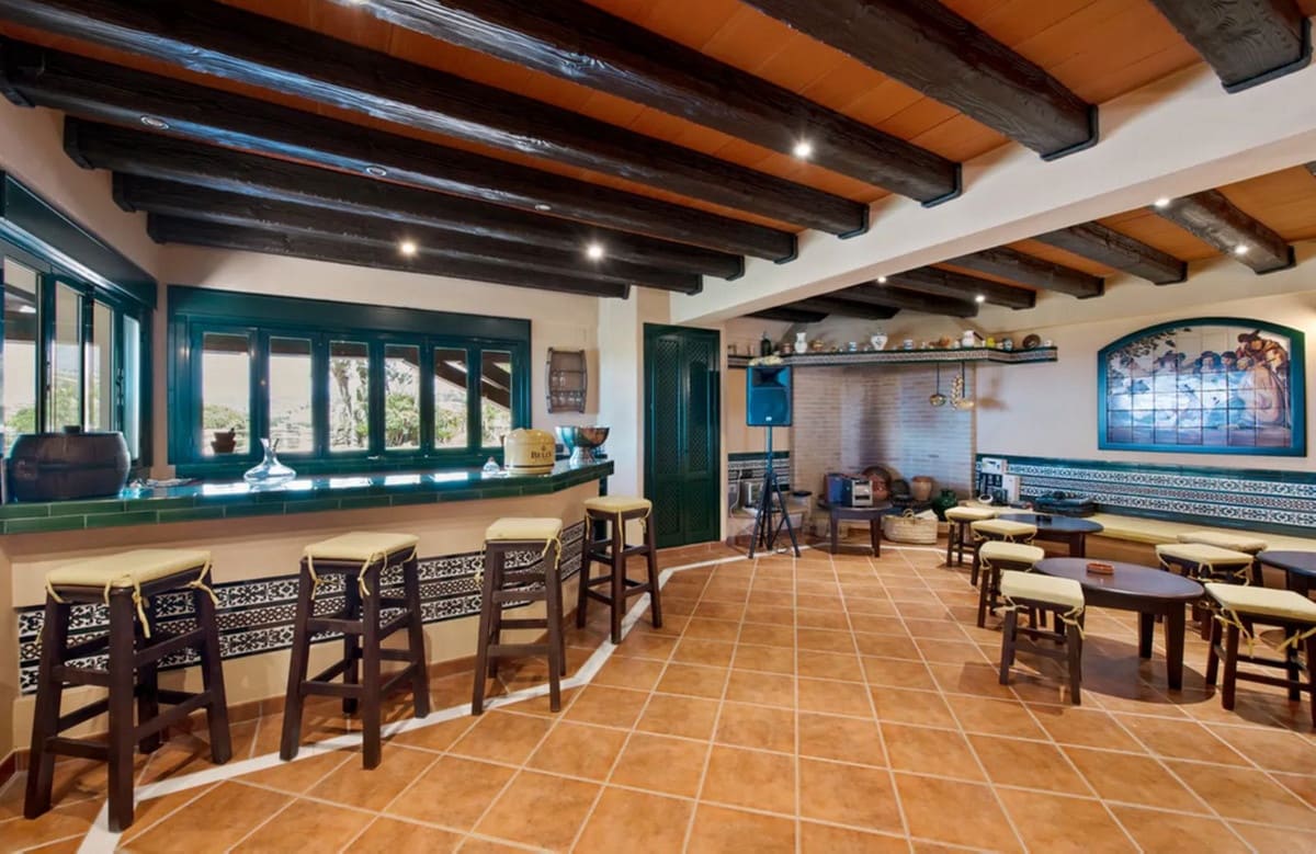 6 slaapkamer Villa te koop in Estepona met zwembad garage - € 2.750.000 (Ref: 10041674)