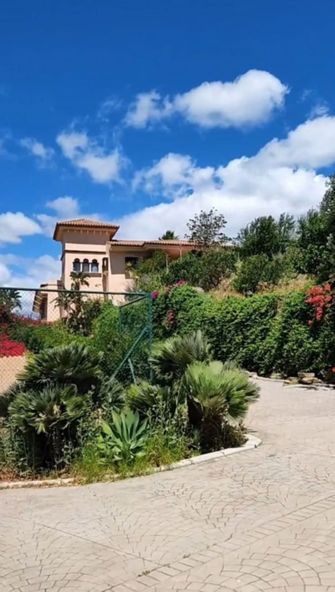 6 slaapkamer Villa te koop in Estepona met zwembad garage - € 2.750.000 (Ref: 10041674)
