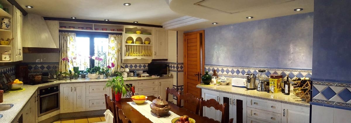 6 slaapkamer Villa te koop in Estepona met zwembad garage - € 2.750.000 (Ref: 10041674)