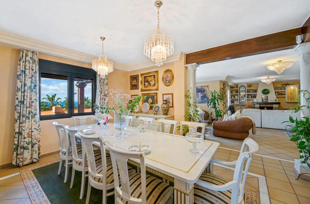 6 slaapkamer Villa te koop in Estepona met zwembad garage - € 2.750.000 (Ref: 10041674)