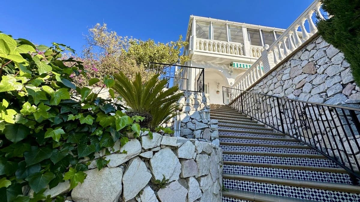 4 bedroom Villa for sale in Mijas with pool garage - € 850,000 (Ref: 10041676)