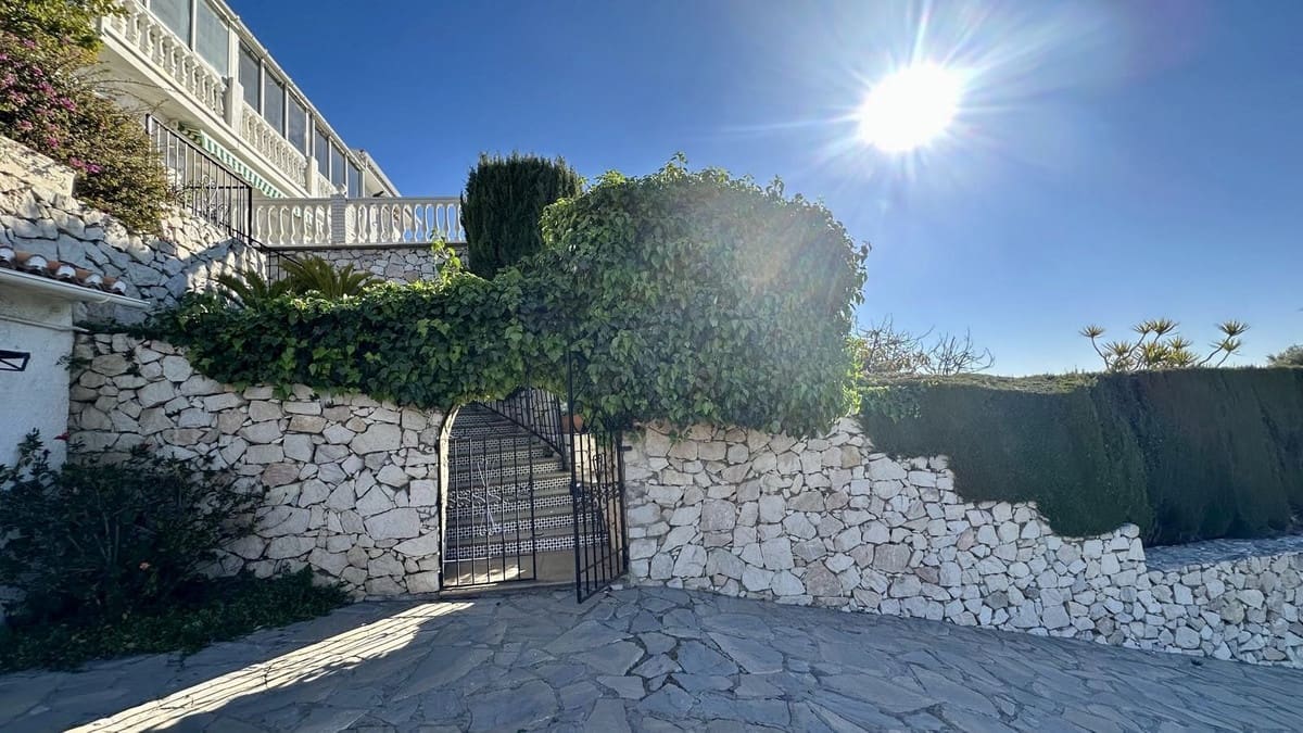 4 bedroom Villa for sale in Mijas with pool garage - € 850,000 (Ref: 10041676)