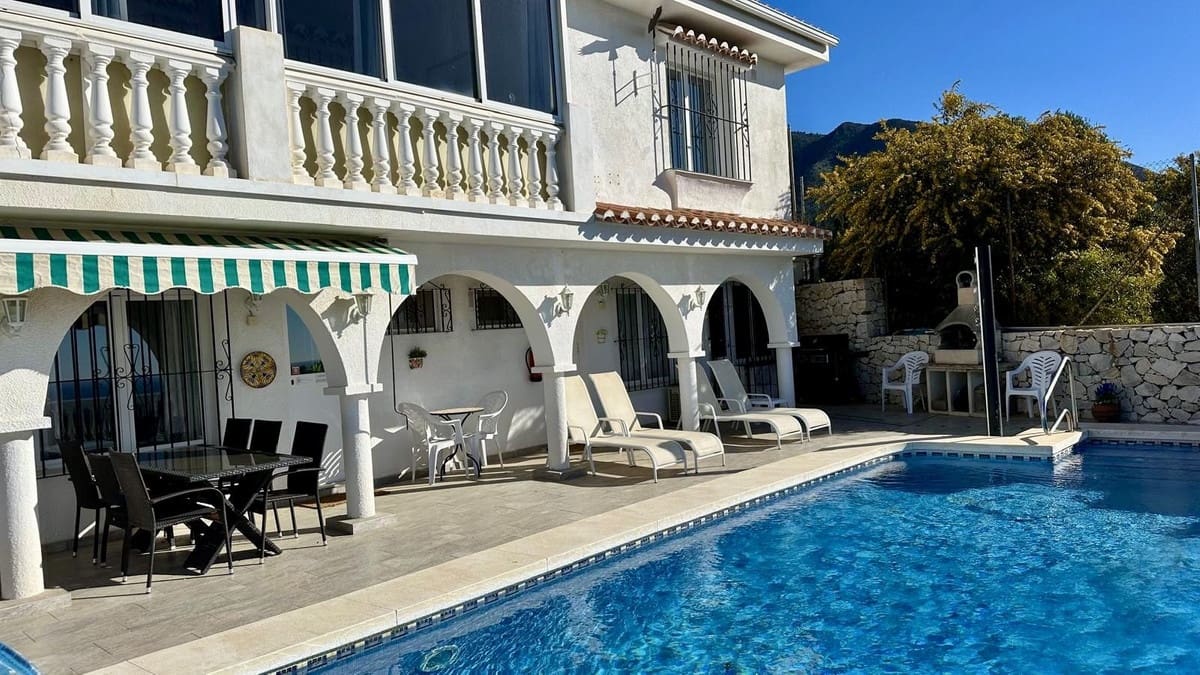 4 bedroom Villa for sale in Mijas with pool garage - € 850,000 (Ref: 10041676)