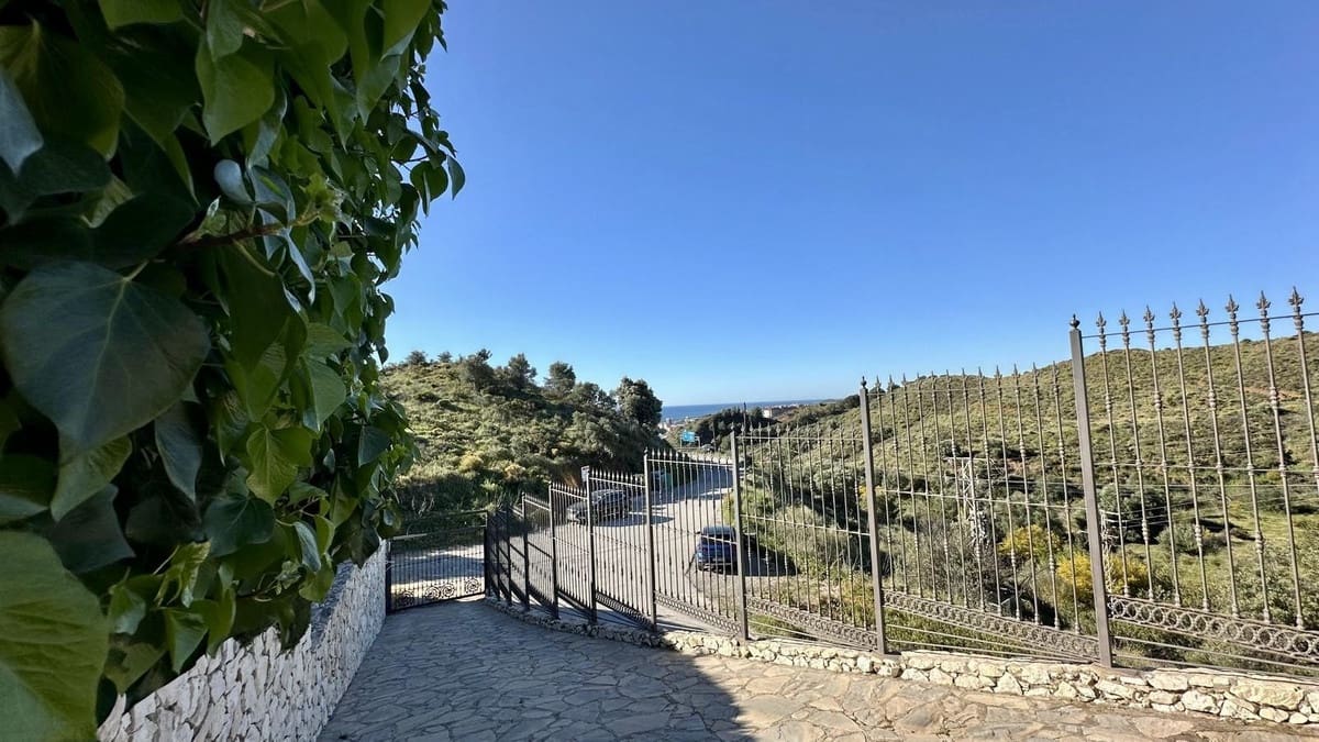 4 bedroom Villa for sale in Mijas with pool garage - € 850,000 (Ref: 10041676)