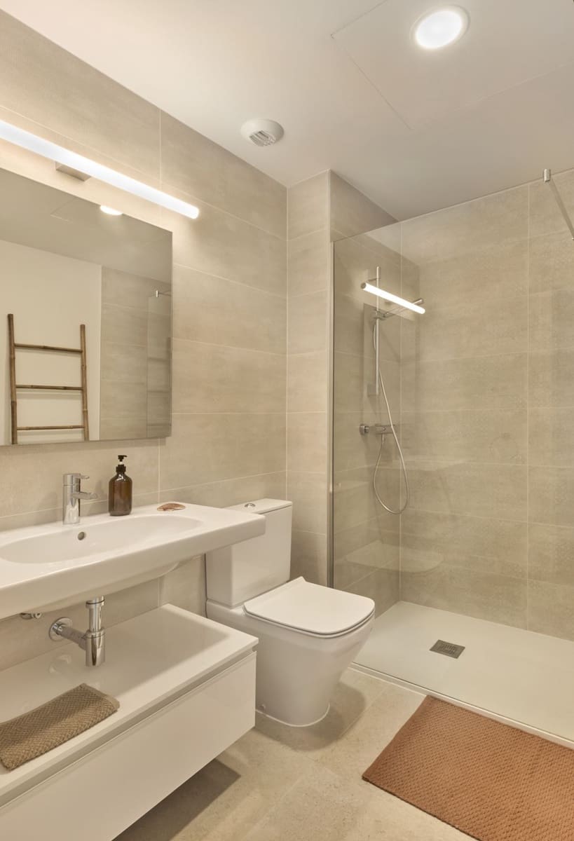 2 bedroom Apartment for sale in Estepona with pool garage - € 580,000 (Ref: 10041677)