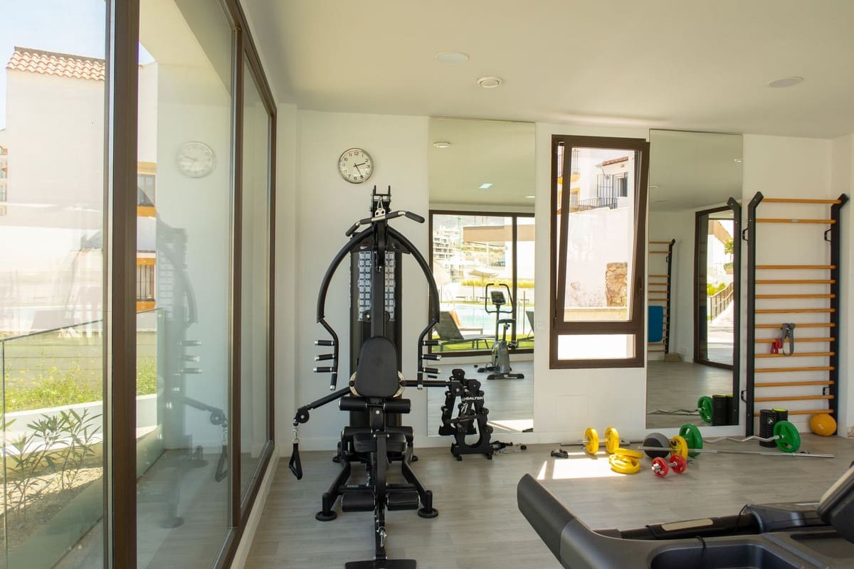 2 bedroom Apartment for sale in Estepona with pool garage - € 580,000 (Ref: 10041677)