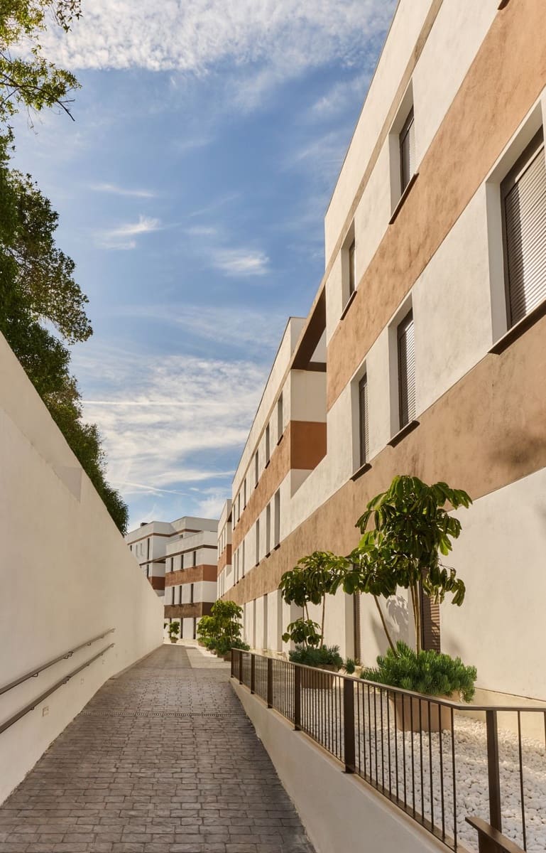 2 bedroom Apartment for sale in Estepona with pool garage - € 580,000 (Ref: 10041677)