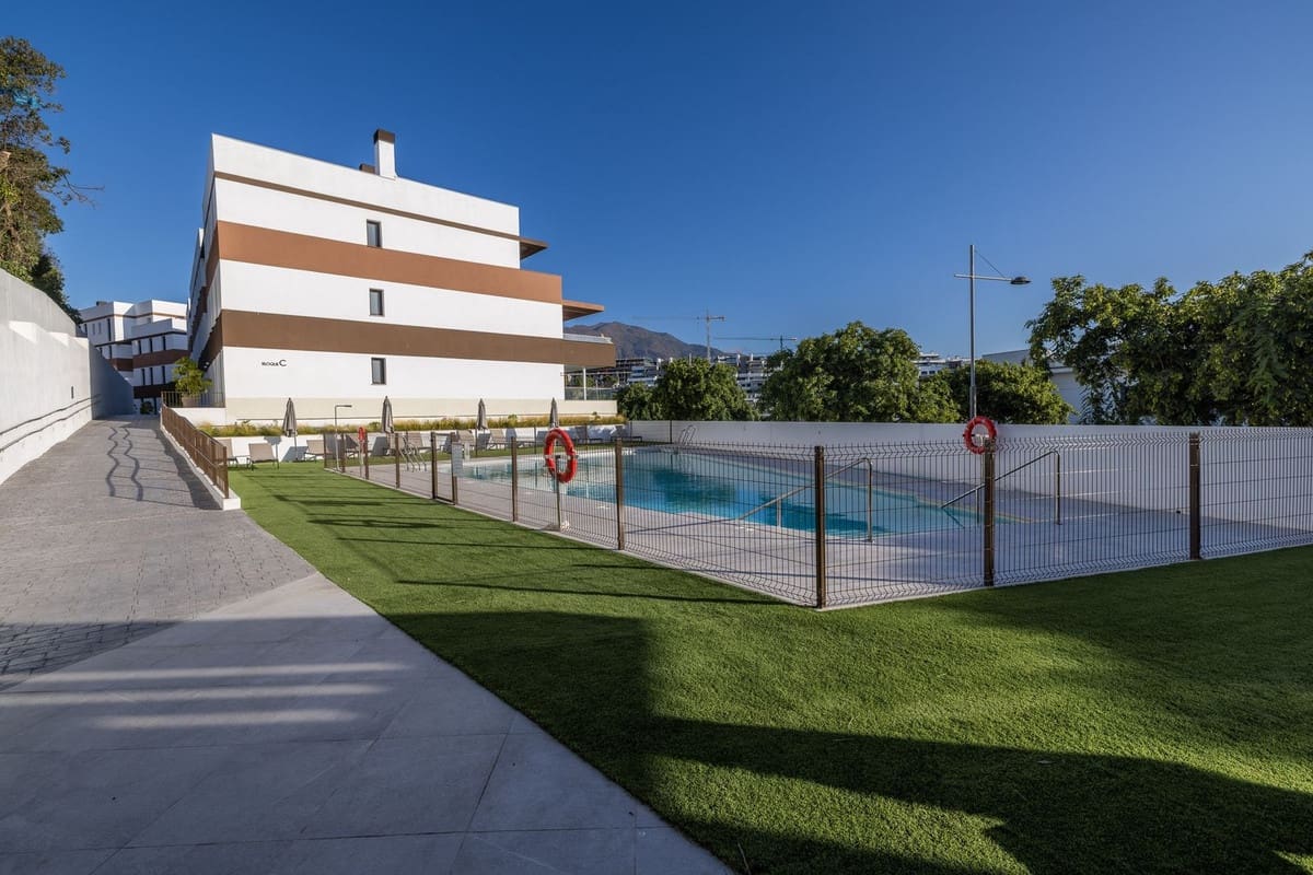 2 bedroom Apartment for sale in Estepona with pool garage - € 580,000 (Ref: 10041677)