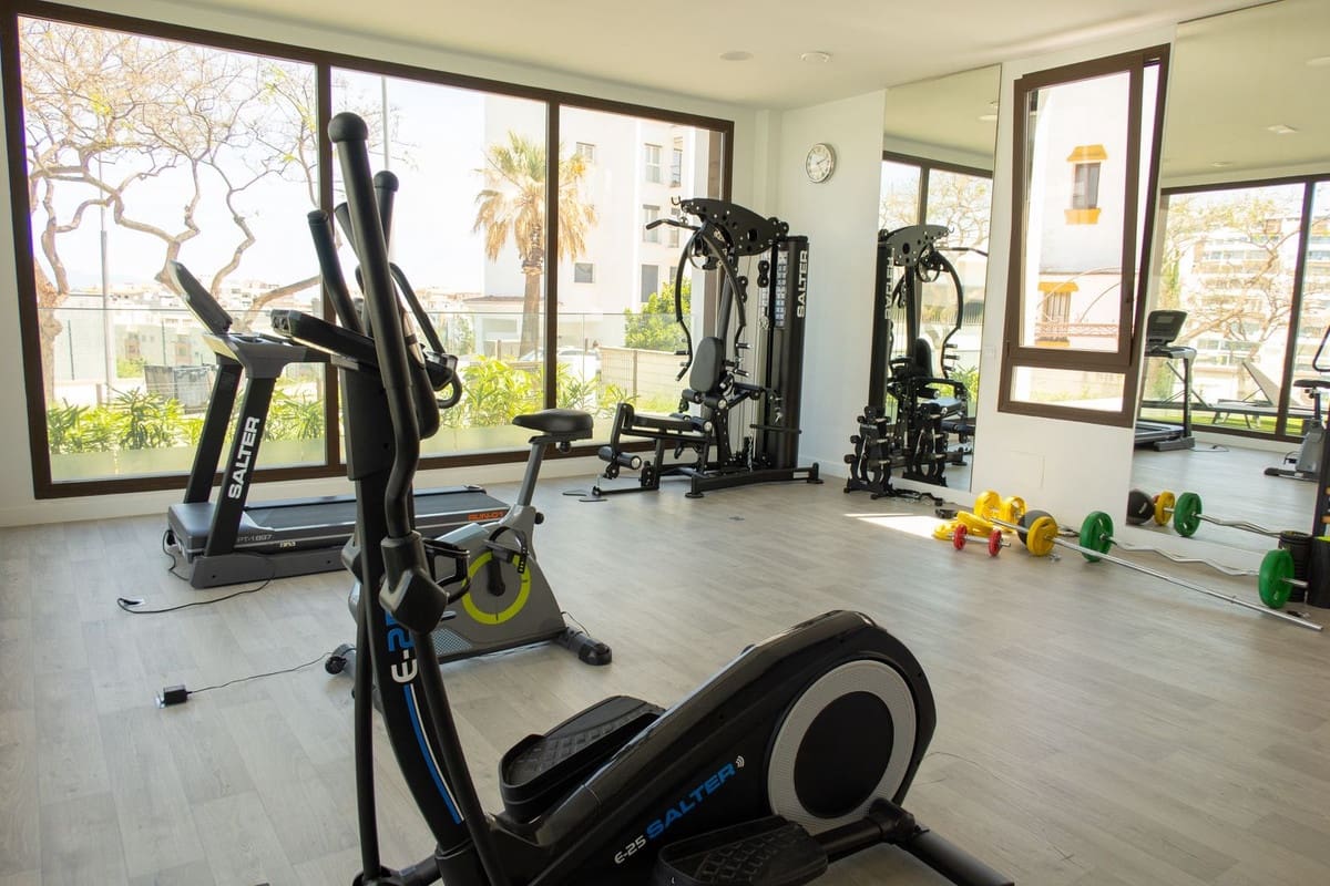 2 bedroom Apartment for sale in Estepona with pool garage - € 580,000 (Ref: 10041677)