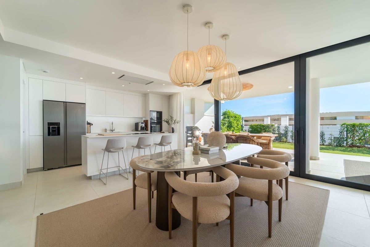 3 bedroom Apartment for sale in Fuengirola with garage - € 849,000 (Ref: 10041679)