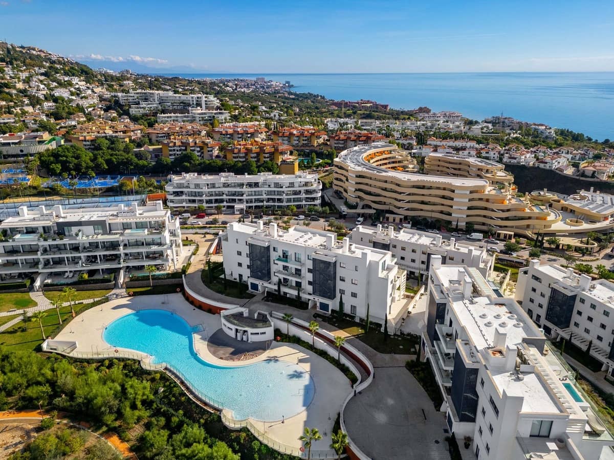 3 bedroom Apartment for sale in Fuengirola with garage - € 849,000 (Ref: 10041679)