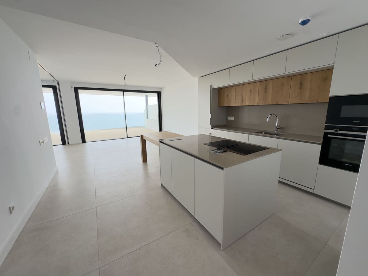 2 makuuhuone Huoneisto myytävänä paikassa Fuengirola mukana uima-altaan - 995 000 € (Ref: 10041686)