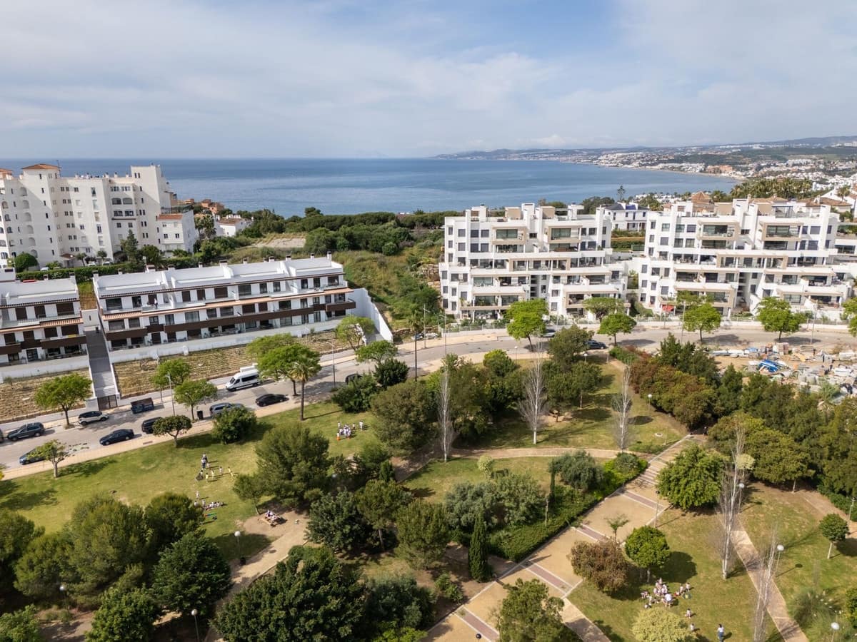 2 sypialnia Apartament na sprzedaż w Estepona z basenem garażem - 595 000 € (Ref: 10041687)
