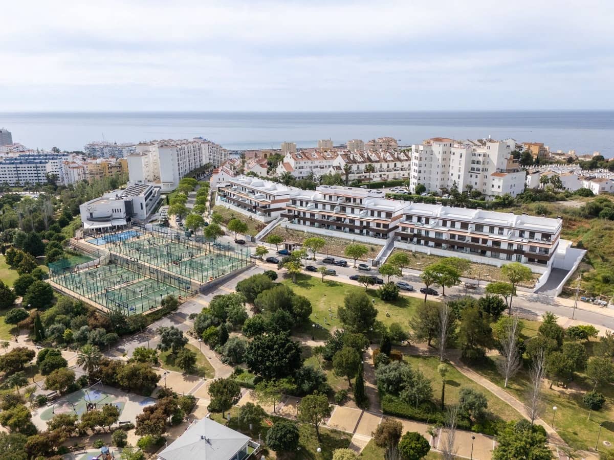 2 sypialnia Apartament na sprzedaż w Estepona z basenem garażem - 595 000 € (Ref: 10041687)