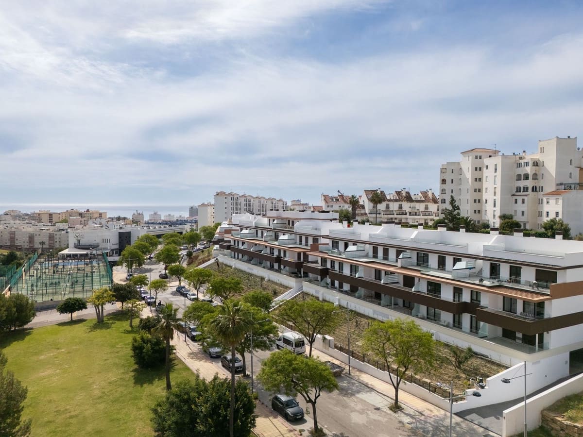 2 sypialnia Apartament na sprzedaż w Estepona z basenem garażem - 595 000 € (Ref: 10041687)