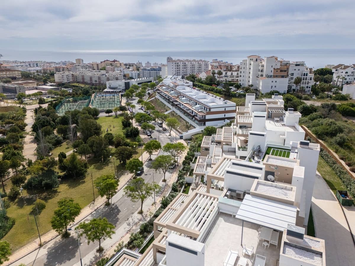 2 sypialnia Apartament na sprzedaż w Estepona z basenem garażem - 595 000 € (Ref: 10041687)