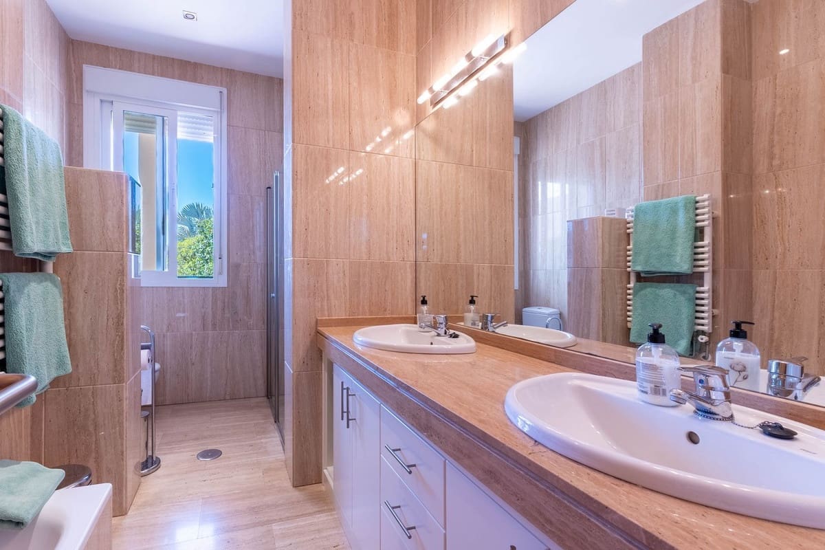 Chalet de 4 habitaciones en Mijas Golf en venta - 1.050.000 € (Ref: 10041688)