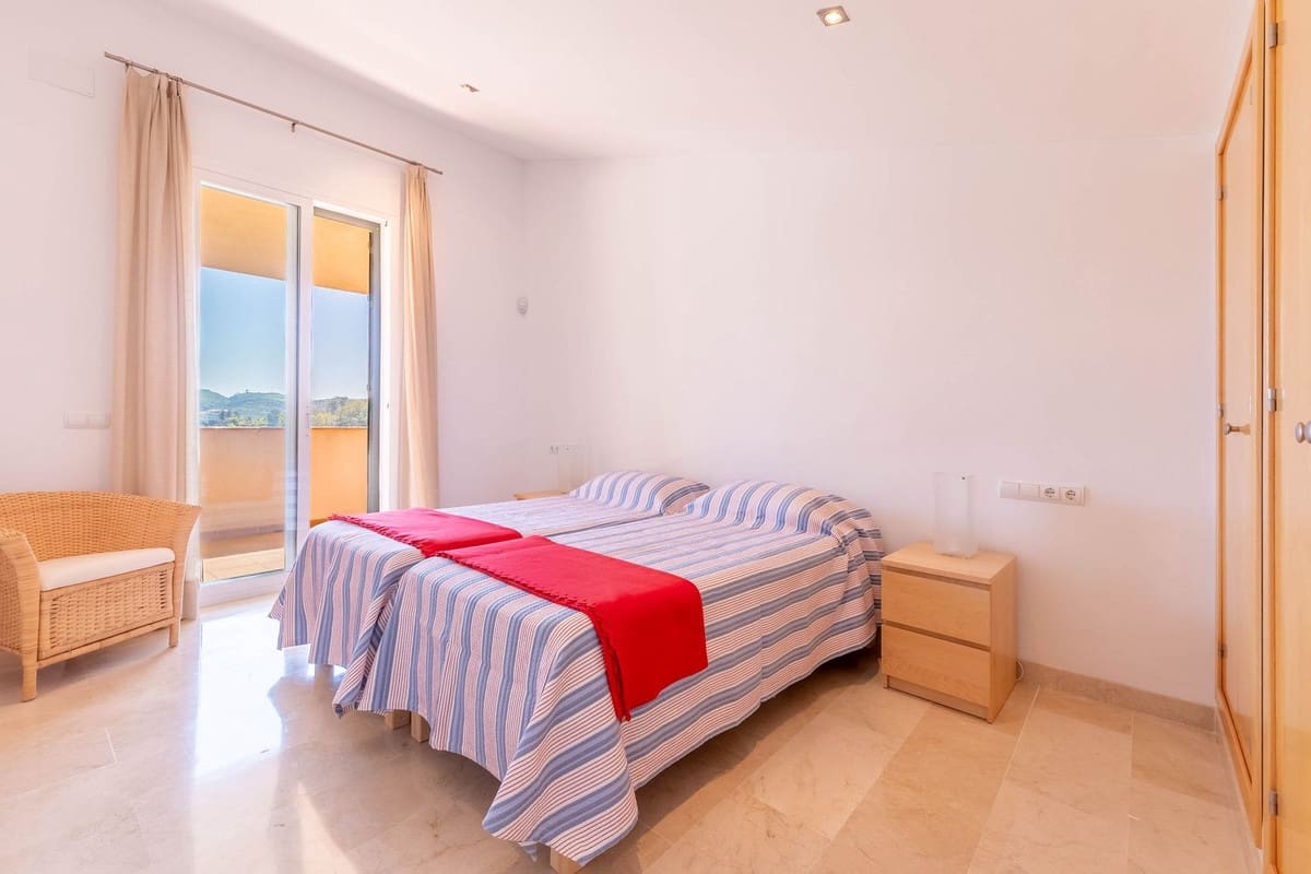 Chalet de 4 habitaciones en Mijas Golf en venta - 1.050.000 € (Ref: 10041688)