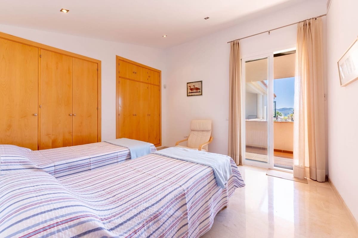 Chalet de 4 habitaciones en Mijas Golf en venta - 1.050.000 € (Ref: 10041688)