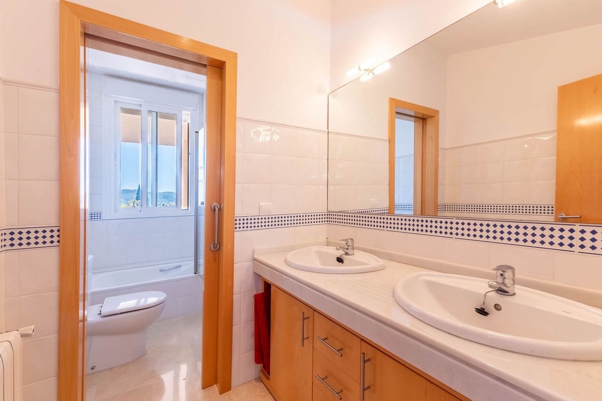 Chalet de 4 habitaciones en Mijas Golf en venta - 1.050.000 € (Ref: 10041688)