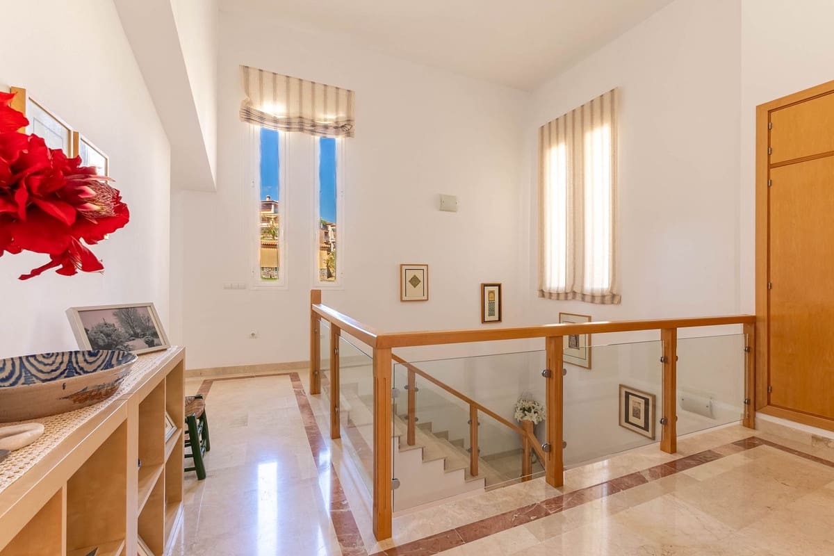 Chalet de 4 habitaciones en Mijas Golf en venta - 1.050.000 € (Ref: 10041688)