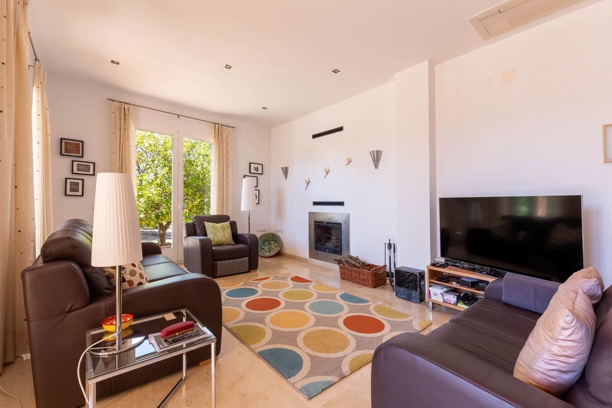 Chalet de 4 habitaciones en Mijas Golf en venta - 1.050.000 € (Ref: 10041688)