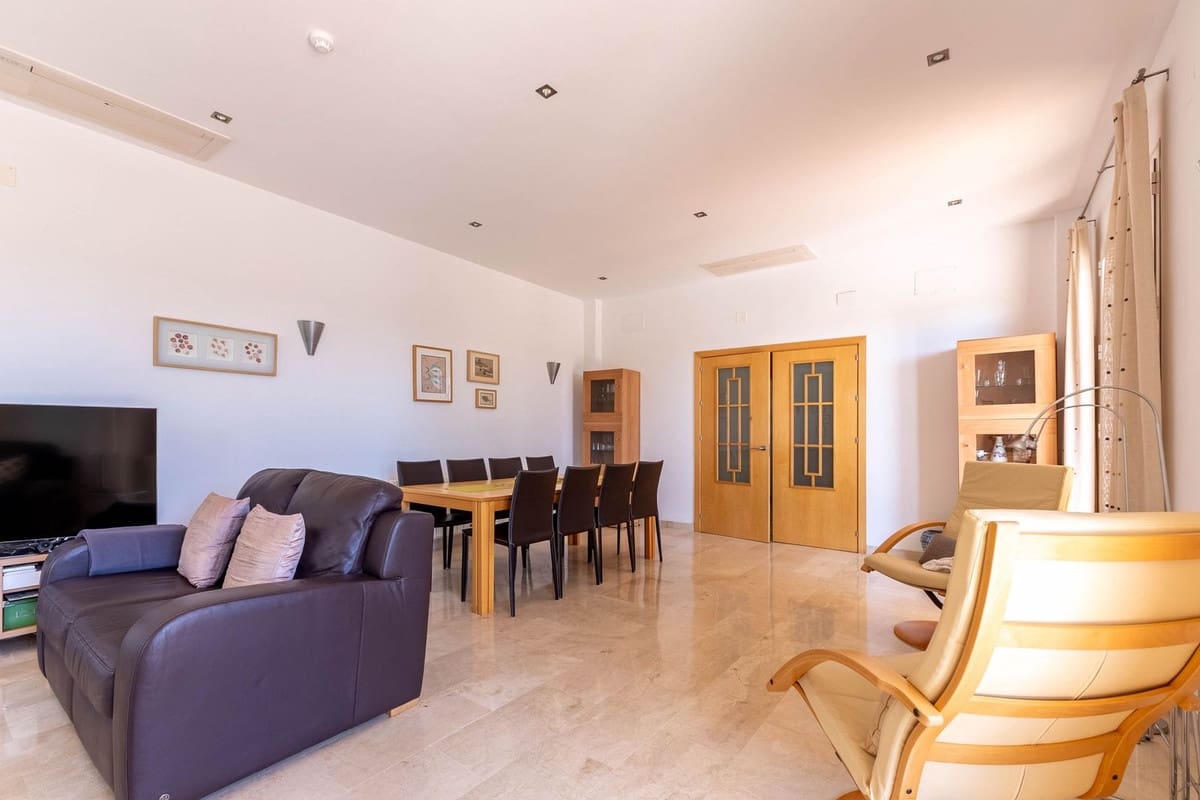 Chalet de 4 habitaciones en Mijas Golf en venta - 1.050.000 € (Ref: 10041688)