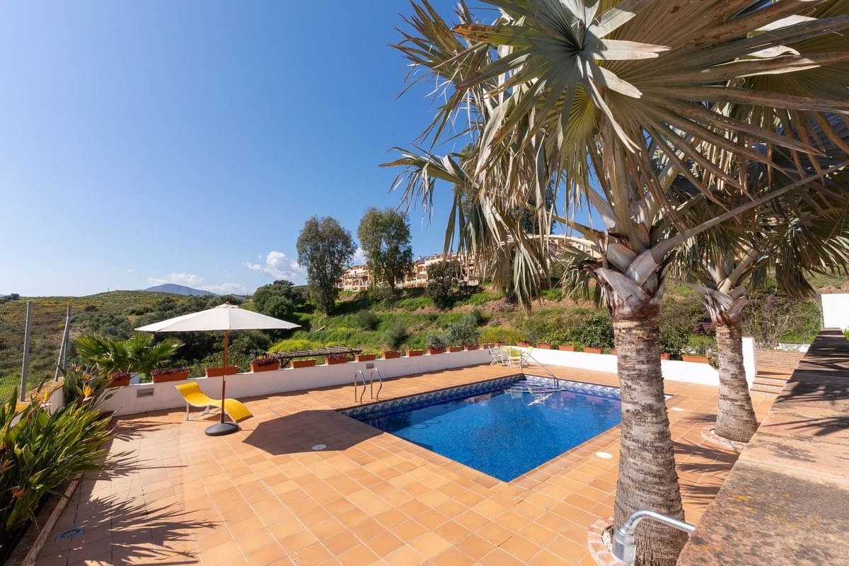 Chalet de 4 habitaciones en Mijas Golf en venta - 1.050.000 € (Ref: 10041688)