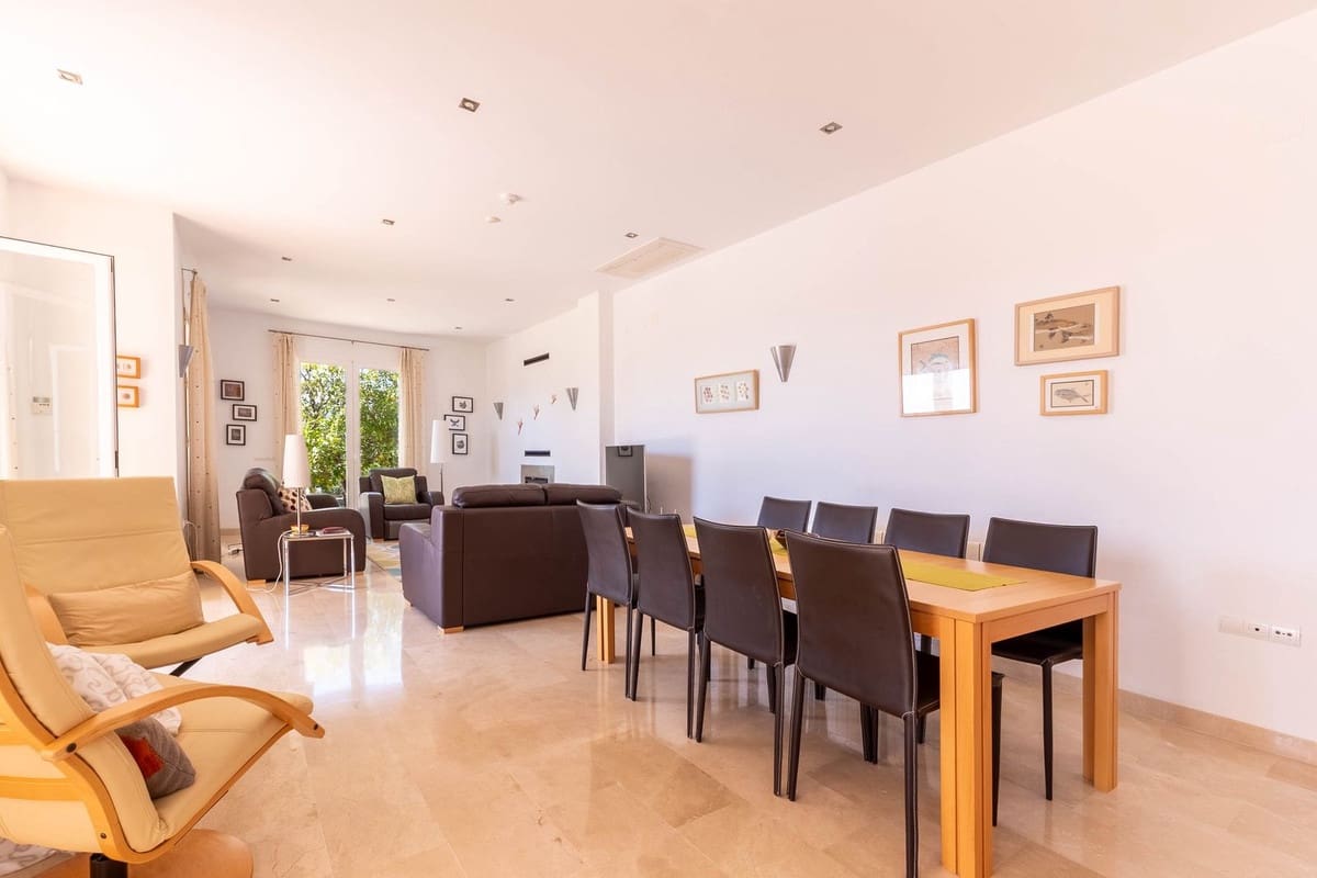 Chalet de 4 habitaciones en Mijas Golf en venta - 1.050.000 € (Ref: 10041688)