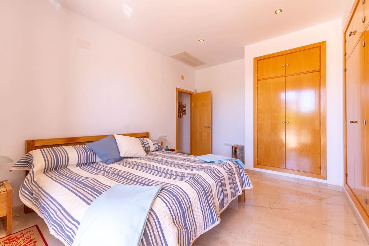 Chalet de 4 habitaciones en Mijas Golf en venta - 1.050.000 € (Ref: 10041688)