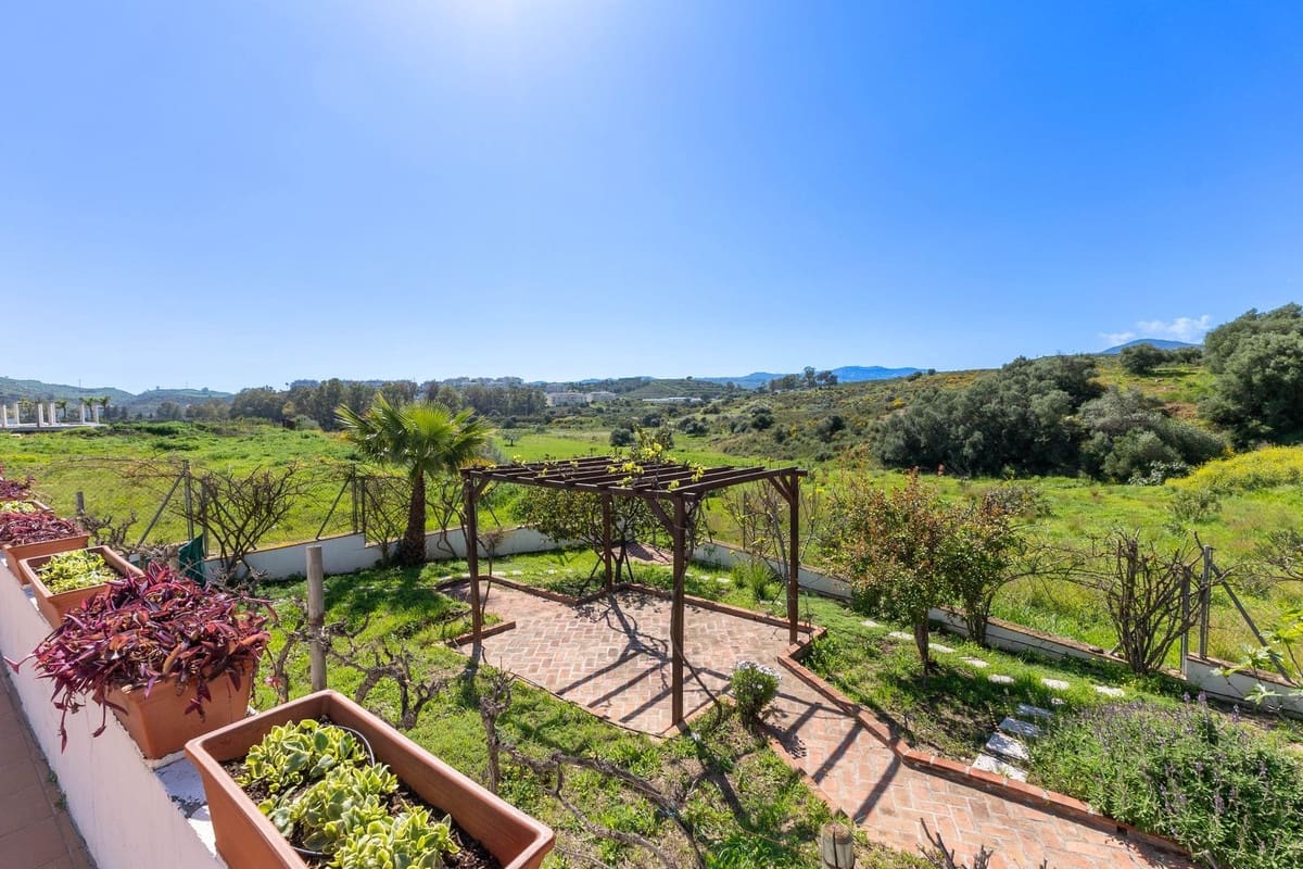 Chalet de 4 habitaciones en Mijas Golf en venta - 1.050.000 € (Ref: 10041688)