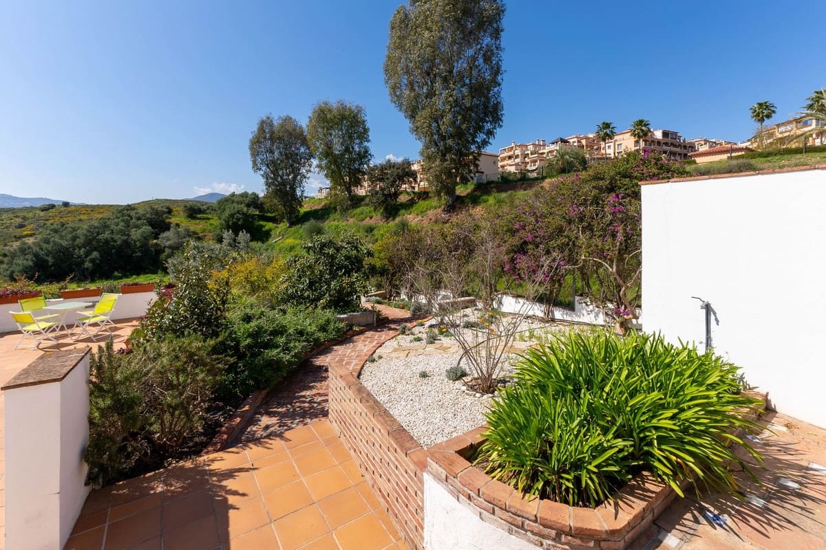 Chalet de 4 habitaciones en Mijas Golf en venta - 1.050.000 € (Ref: 10041688)