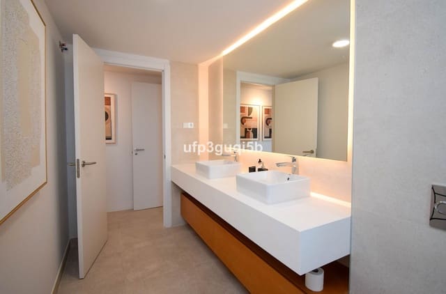 3 bedroom Townhouse for sale in Mijas Costa, Mijas with pool garage - € 1,295,000 (Ref: 10041689)