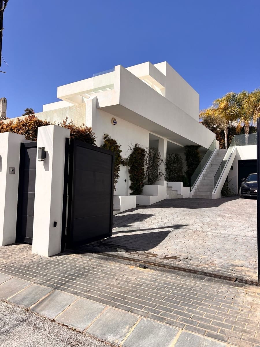 5 soveværelse Villa til salg i El Chaparral med swimmingpool garage - € 1.450.000 (Ref: 10041872)