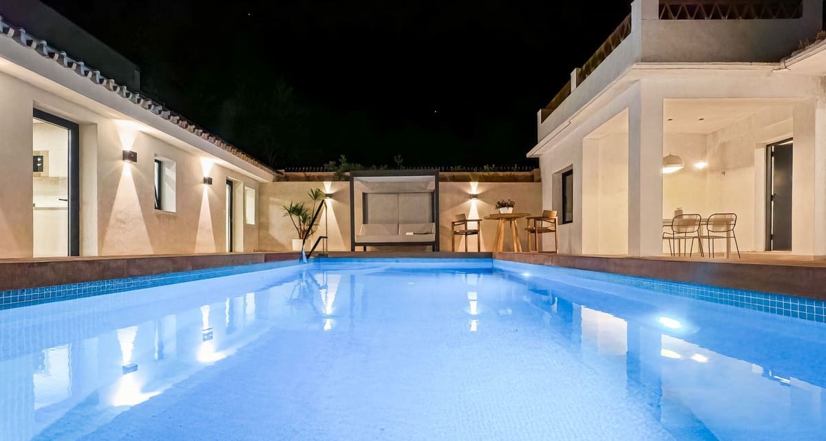 5 bedroom Villa for sale in Costabella with pool garage - € 1,490,000 (Ref: 10041873)
