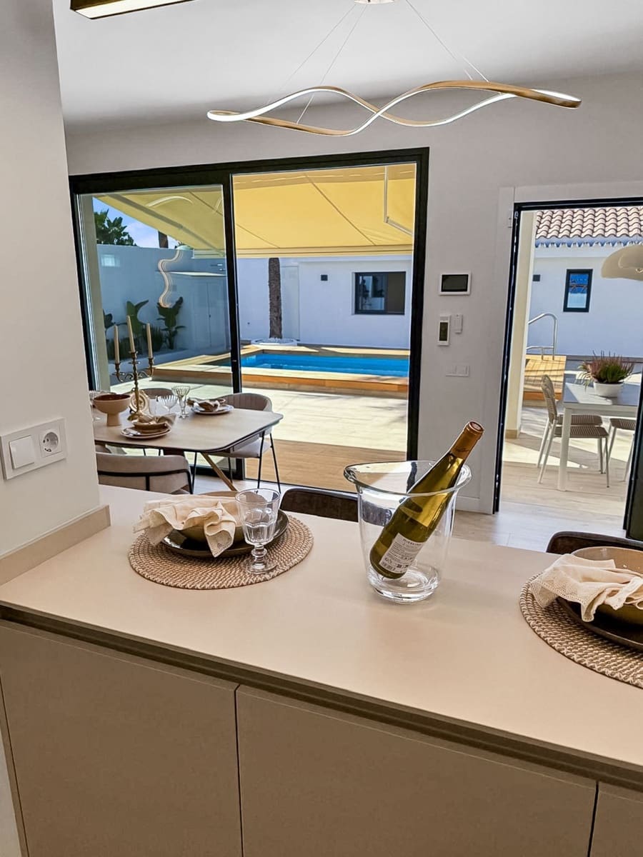 5 bedroom Villa for sale in Costabella with pool garage - € 1,490,000 (Ref: 10041873)