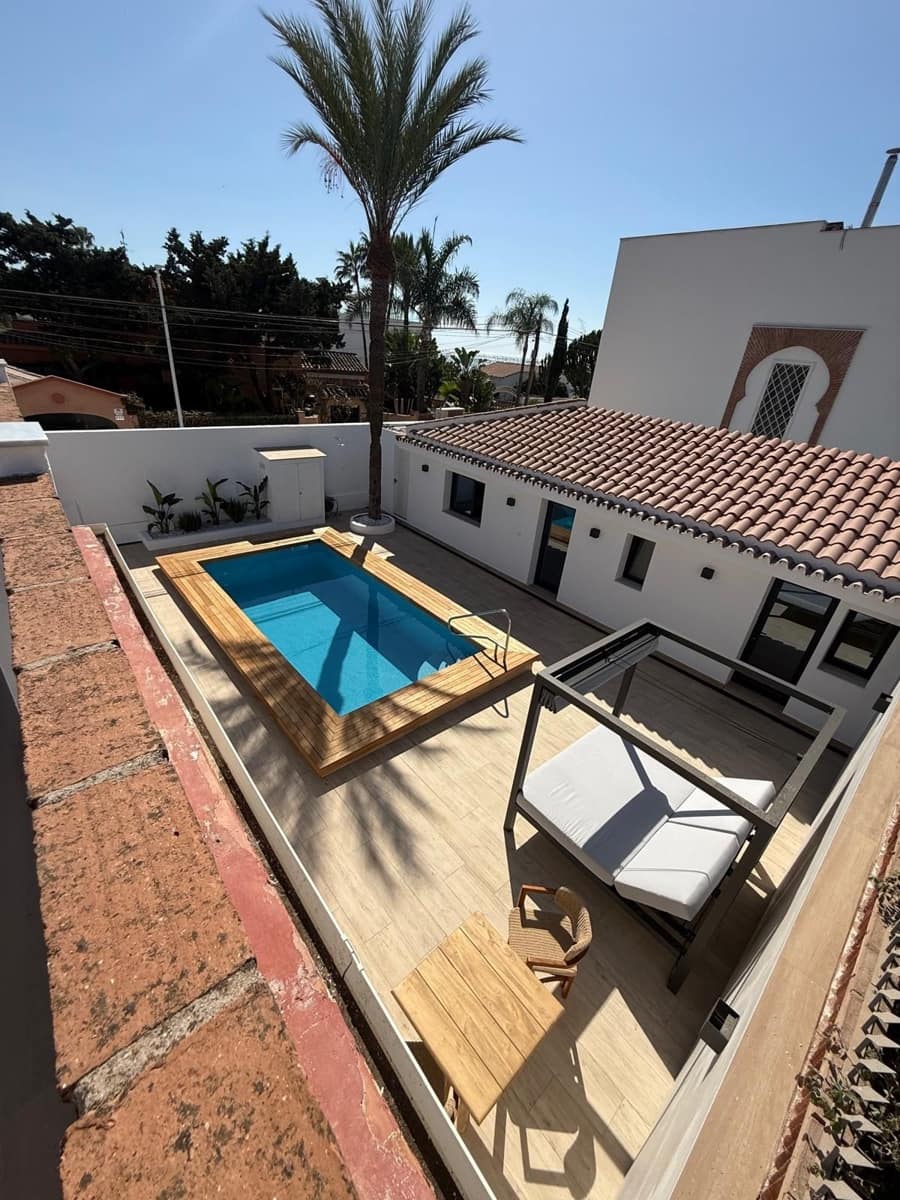 5 bedroom Villa for sale in Costabella with pool garage - € 1,490,000 (Ref: 10041873)