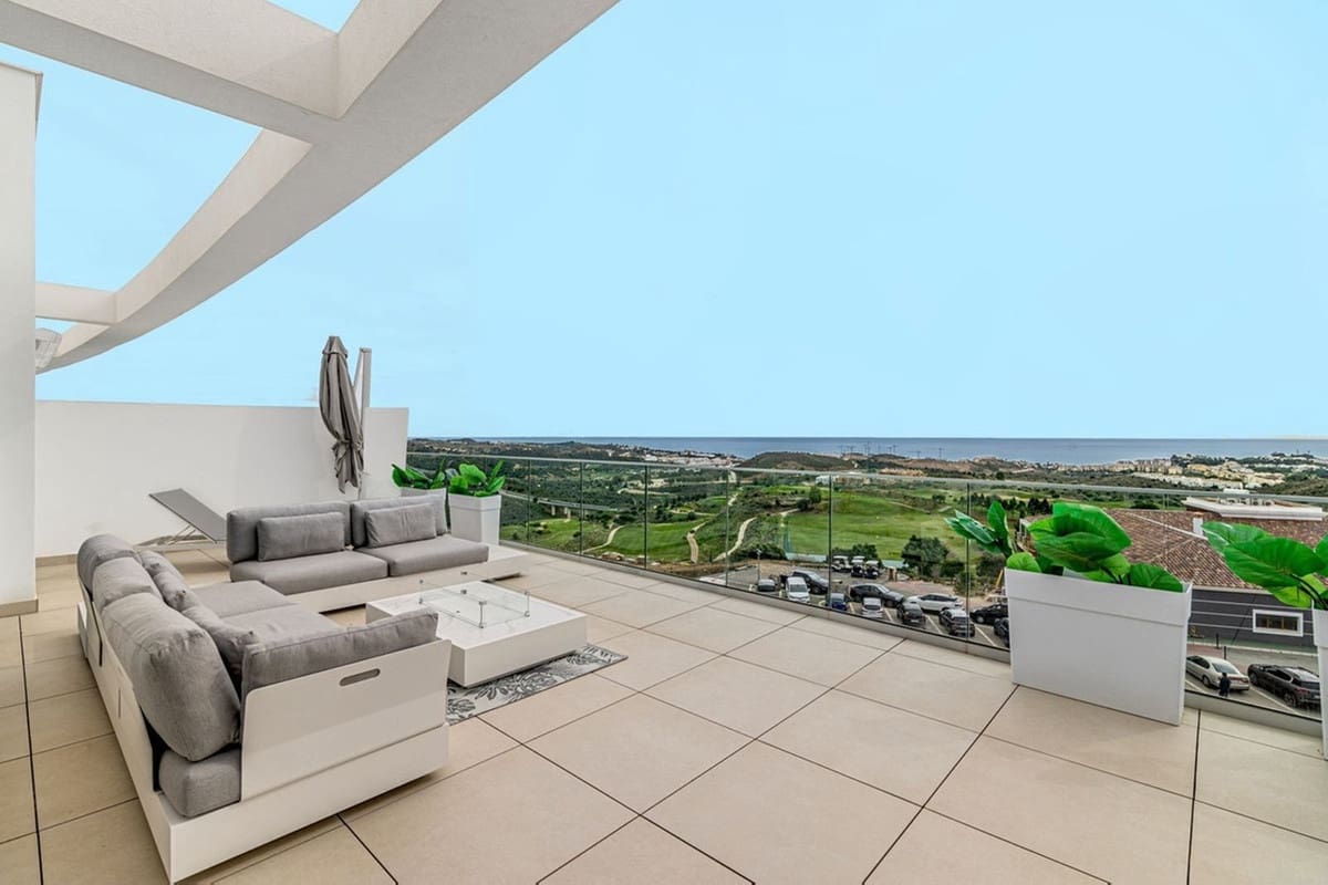 2 bedroom Apartment for sale in La Cala de Mijas with garage - € 895,000 (Ref: 10041878)
