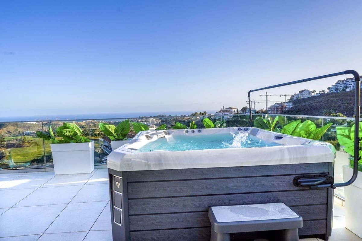 2 bedroom Apartment for sale in La Cala de Mijas with garage - € 895,000 (Ref: 10041878)