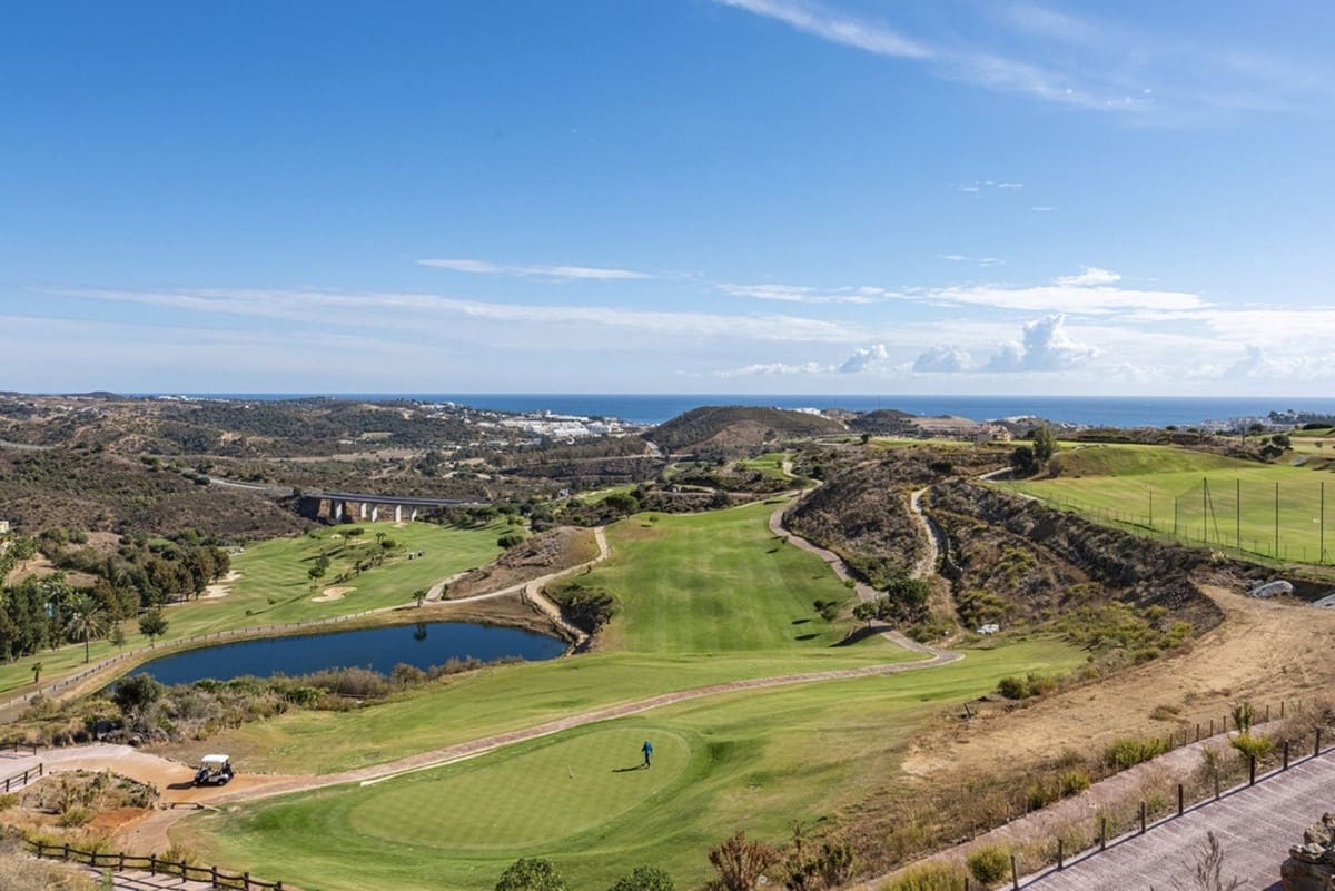 2 bedroom Apartment for sale in La Cala de Mijas with garage - € 895,000 (Ref: 10041878)
