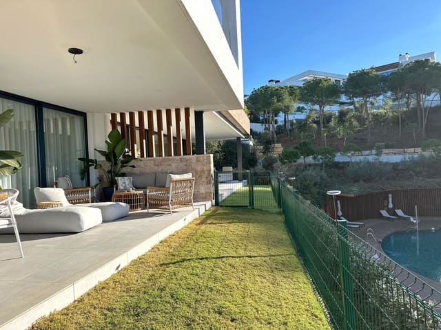 2 bedroom Apartment for sale in Cabopino, Marbella with pool garage - € 850,000 (Ref: 10041880)
